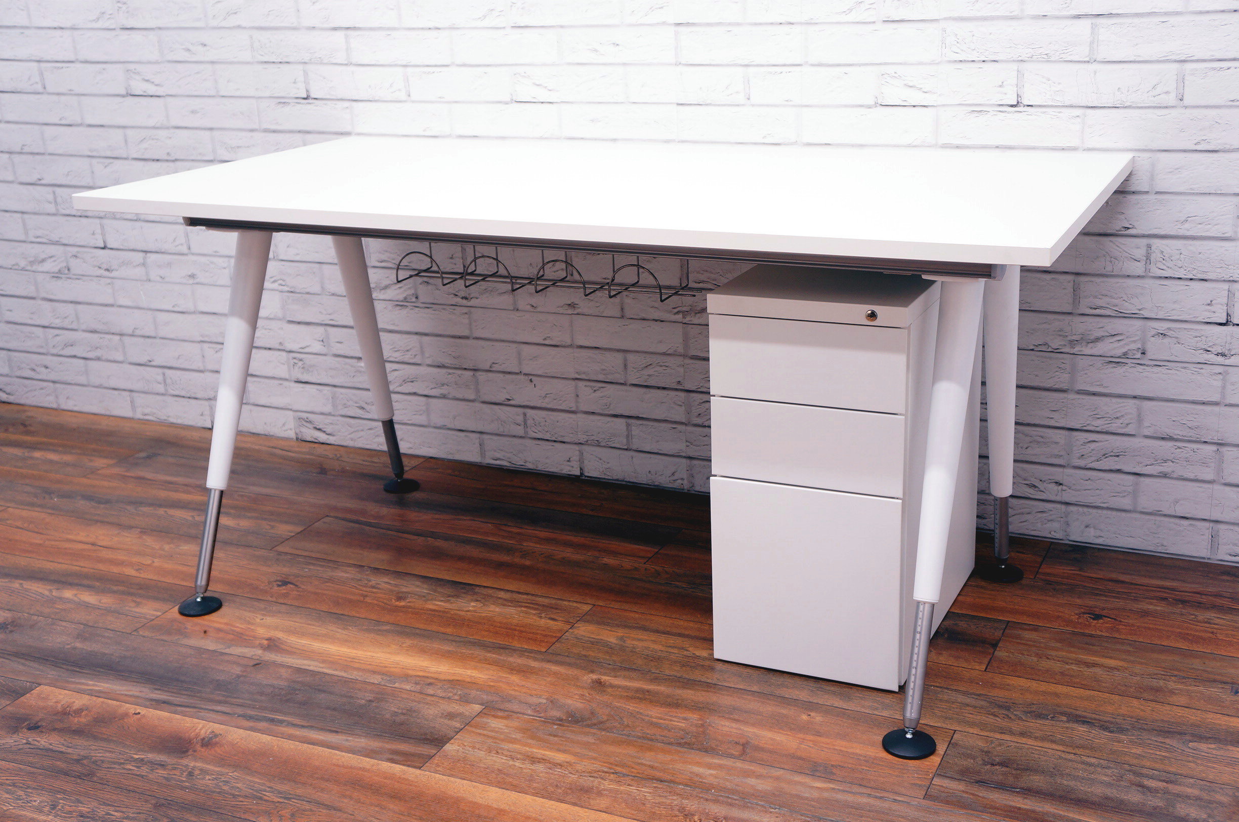 Herman Miller Abakenvironments Desk With Chalk White Height