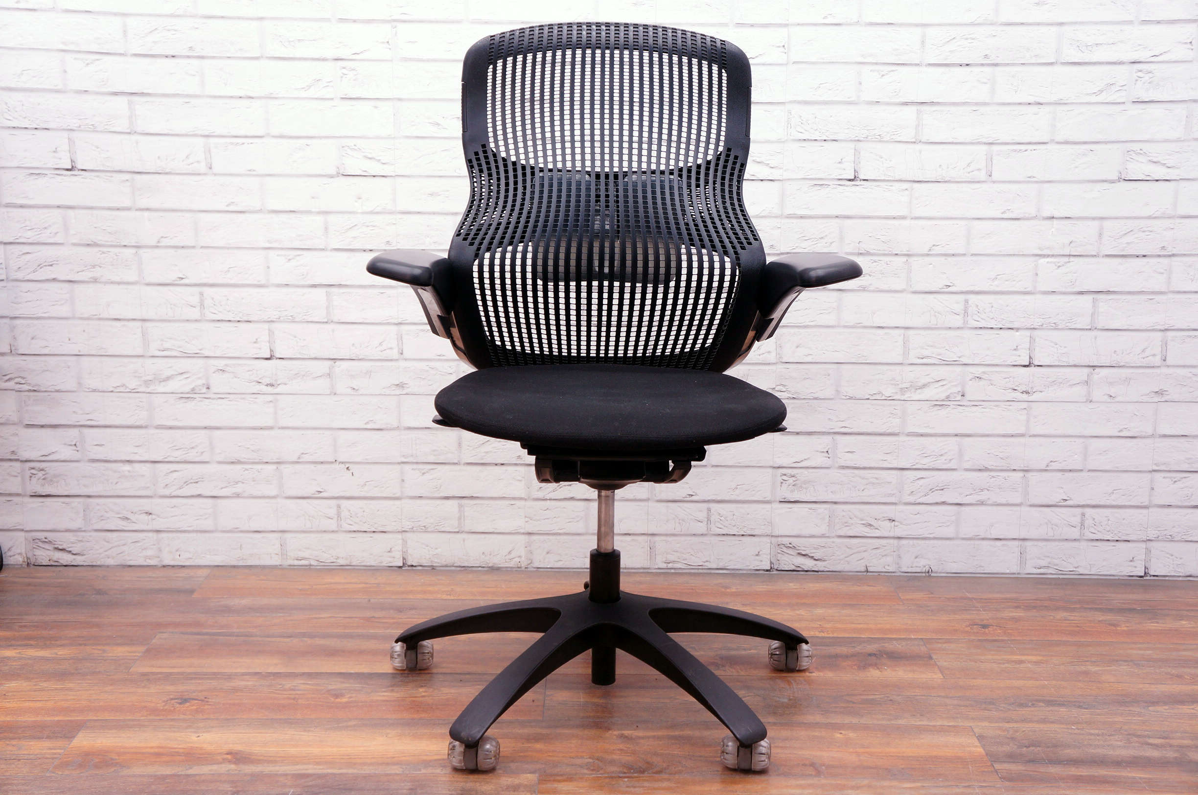 knoll-generation-task-chair-with-lumbar-support-in-onyx-office-resale