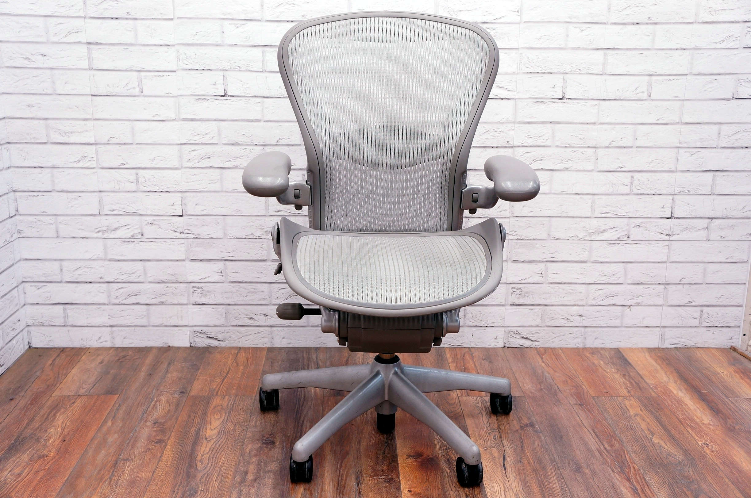 Aeron Chair By Herman Miller REVIEW Expensive But Worth The Cost ...