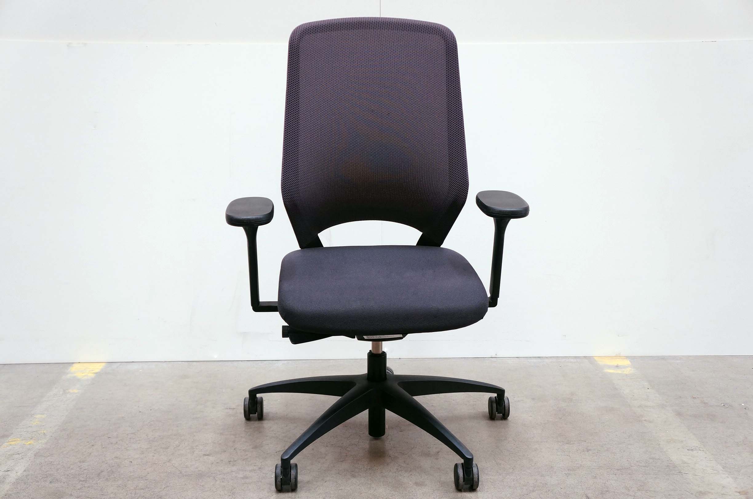 Kinnarps Drabert Task Chair - Office Resale