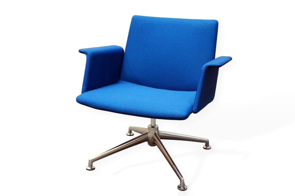 Brunner Fina Lounge 6742/AG Chair In Blue